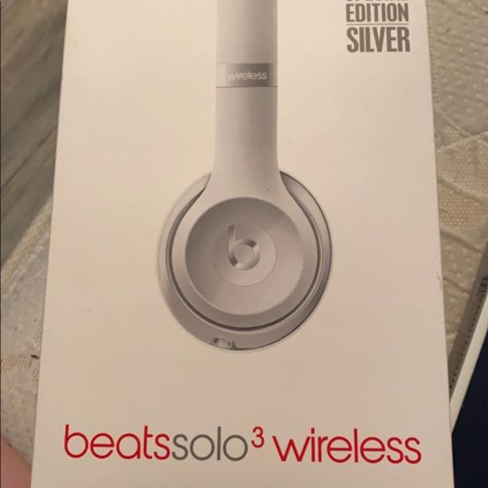 Beats solo 3 brand new